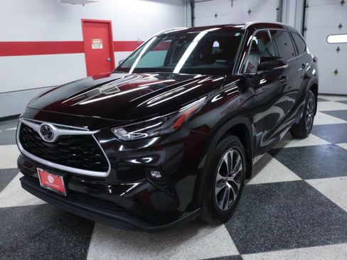 Used 2022 Toyota Highlander XLE image 5