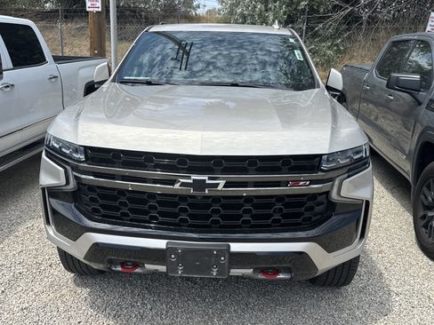 Used 2021 Chevrolet Tahoe Z71 w/ Luxury Package AWD/4WD image 4
