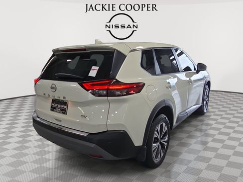 Used 2022 Nissan Rogue SV FWD image 5