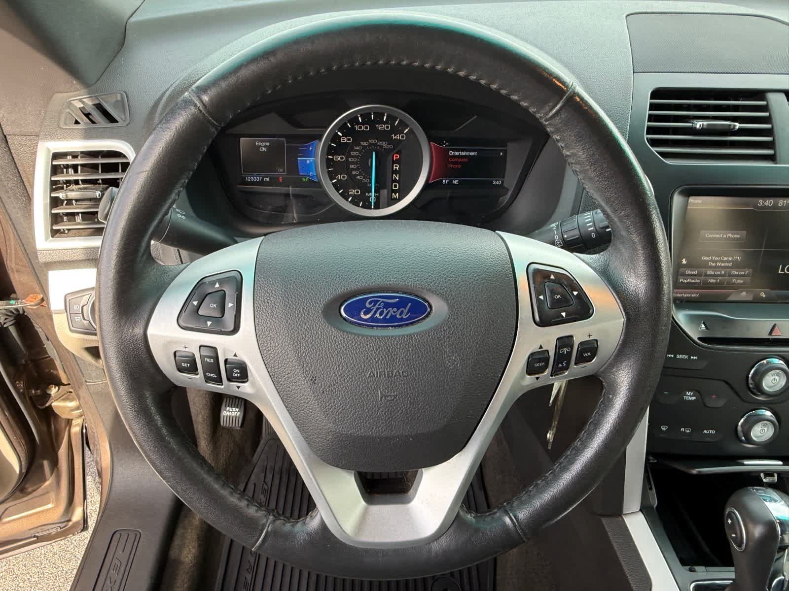 Used 2015 Ford Explorer XLT w/ Equipment Group 201A AWD/4WD image 14