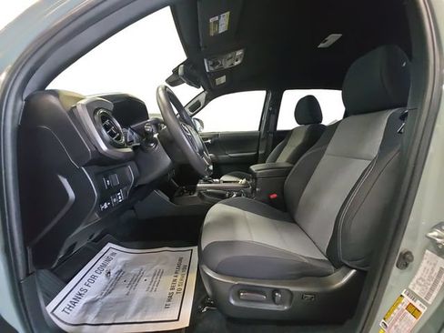 Used 2023 Toyota Tacoma TRD Off-Road w/ Black Out Package (TMS) AWD/4WD image 9