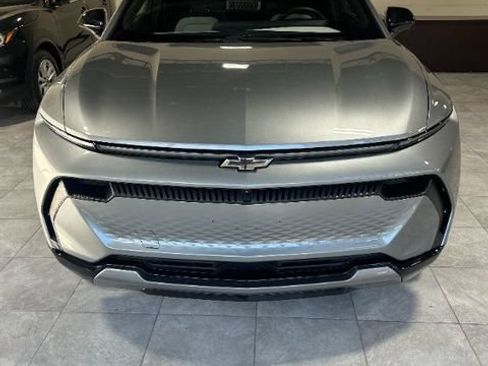 Used 2025 Chevrolet Equinox EV LT w/ Convenience Package FWD image 3