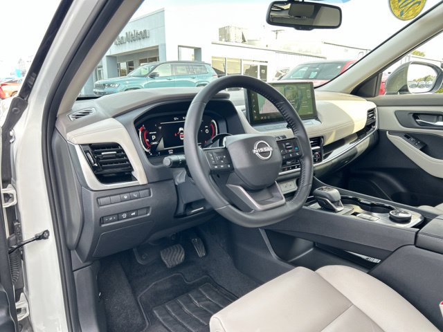 Used 2025 Nissan Rogue SL w/ Tech Package AWD/4WD image 29