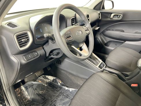 Used 2023 Hyundai Venue SE image 9