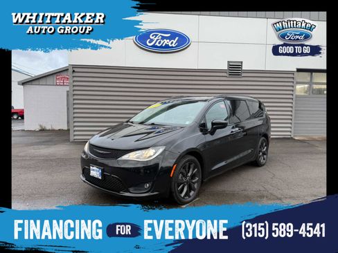 Used 2018 Chrysler Pacifica Touring-L Plus w/ S Appearance Package image 1