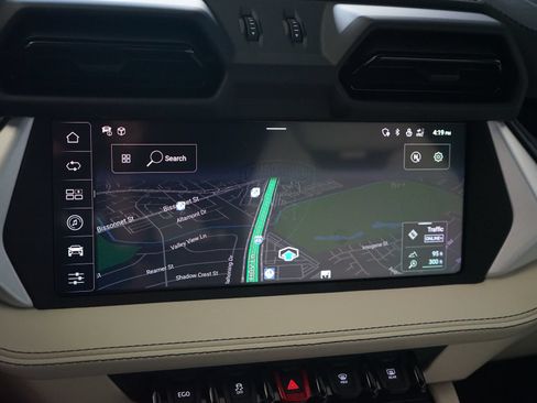 Used 2025 Lamborghini Urus SE AWD/4WD image 9