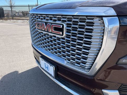 Used 2022 GMC Yukon XL Denali image 17