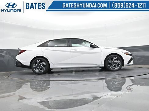 Used 2025 Hyundai Elantra Sport image 33