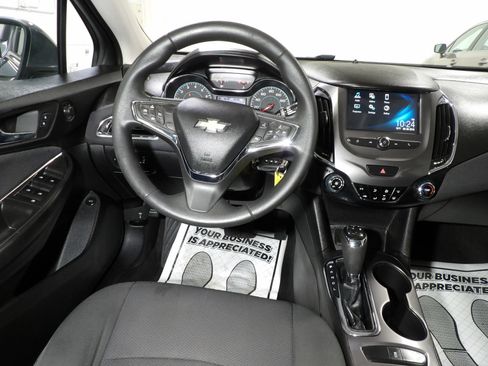 Used 2018 Chevrolet Cruze LT FWD image 9