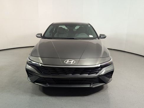 New 2026 Hyundai Elantra SE image 2
