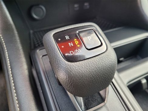 Used 2025 Nissan Pathfinder S image 23