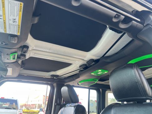 Used 2020 Jeep Wrangler Unlimited Sahara image 25