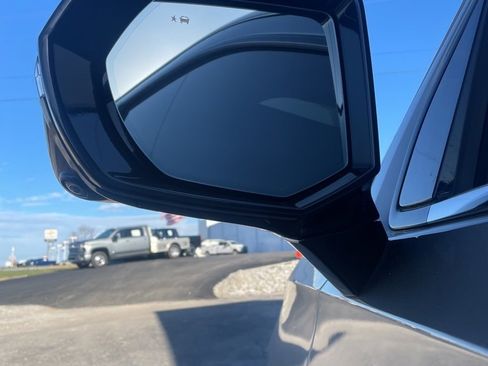 Used 2021 Chevrolet Suburban Premier w/ Premium Package image 11