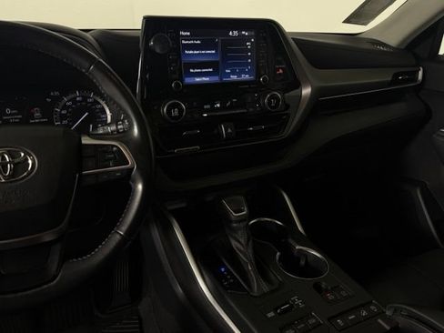 Used 2022 Toyota Highlander XLE AWD/4WD image 24