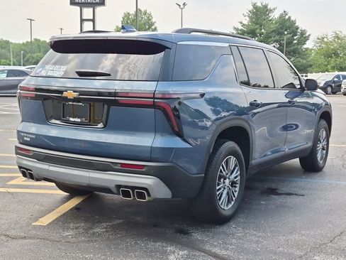 Used 2025 Chevrolet Traverse LT w/ Driver Confidence Package FWD image 3