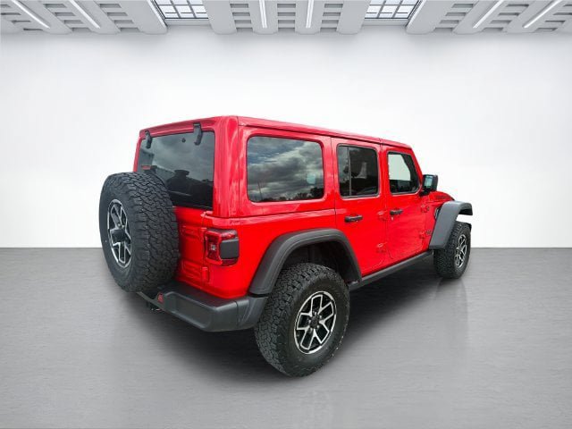 Used 2025 Jeep Wrangler Unlimited Rubicon w/ Convenience Group AWD/4WD image 4