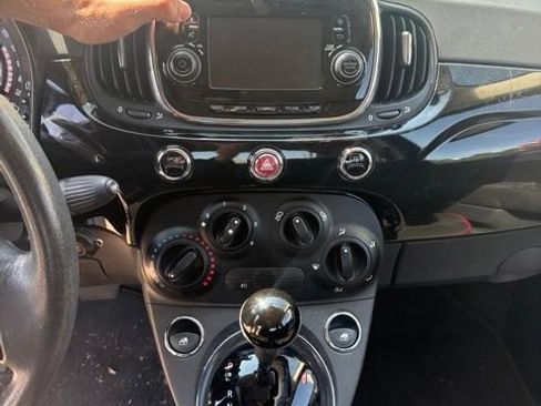 Used 2017 FIAT 500 Pop w/ Sport Appearance Package FWD image 9