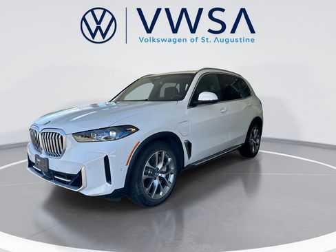 Used 2025 BMW X5 xDrive50e image 3