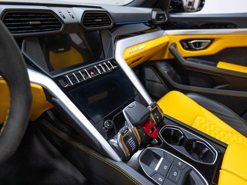 Used 2019 Lamborghini Urus AWD/4WD image 14