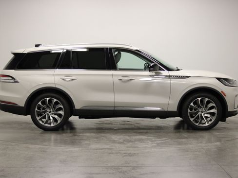 Used 2025 Lincoln Aviator Reserve w/ Illumination Package RWD image 9