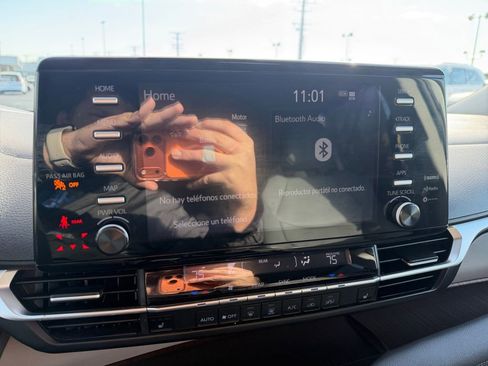 Used 2022 Toyota Sienna XLE image 19