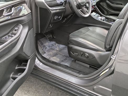 Used 2023 Jeep Grand Cherokee Altitude image 26