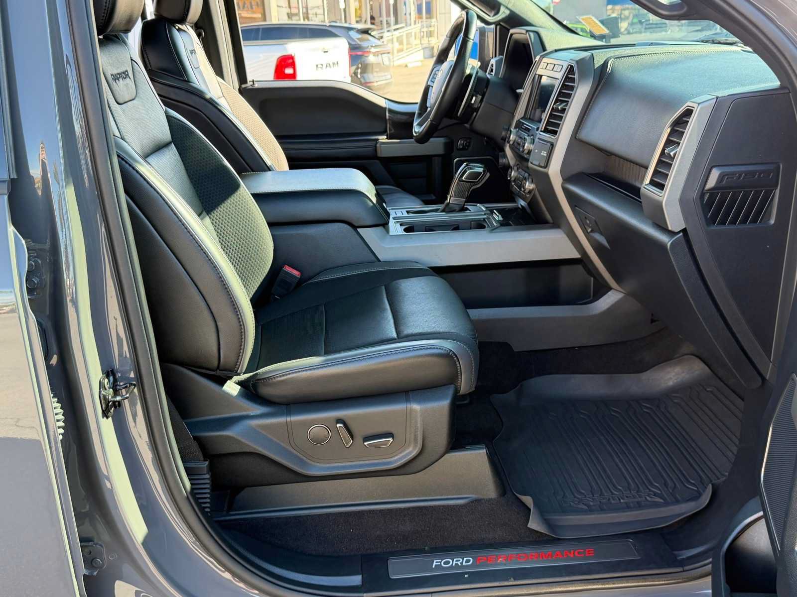 Used 2020 Ford F150 Raptor w/ Equipment Group 802A Luxury AWD/4WD image 31