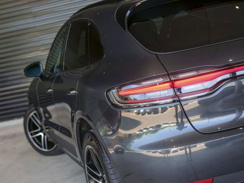 Certified 2021 Porsche Macan image 14
