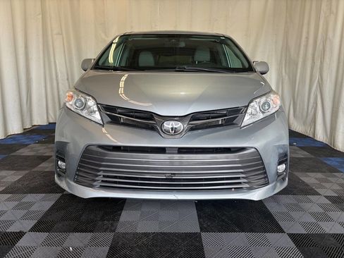 Used 2019 Toyota Sienna XLE FWD image 4