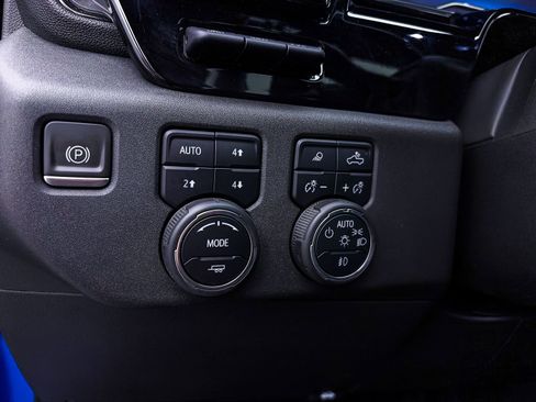 Used 2023 Chevrolet Silverado 1500 ZR2 w/ Technology Package AWD/4WD image 5