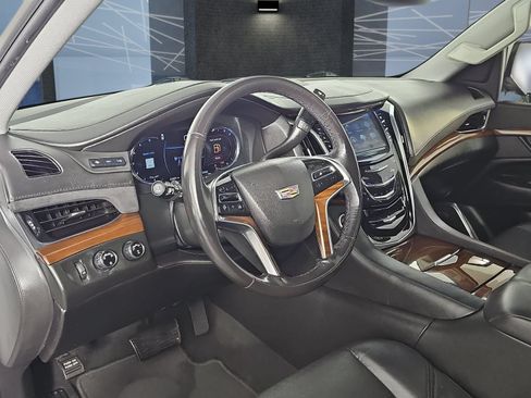 Used 2020 Cadillac Escalade Luxury AWD/4WD image 15