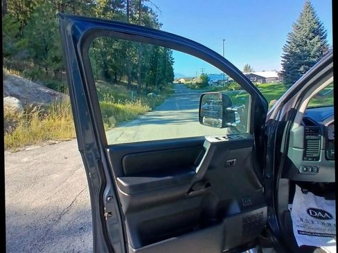 Used 2013 Nissan Titan SL image 7