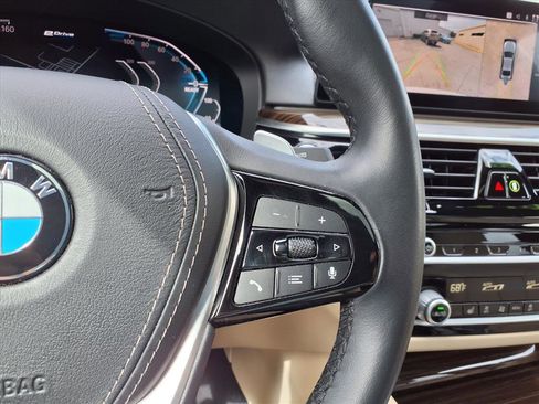 Used 2020 BMW 530e w/ Premium Package image 27