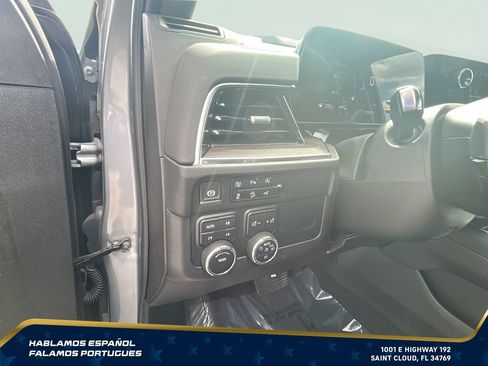 Used 2025 Chevrolet Suburban Z71 AWD/4WD image 17