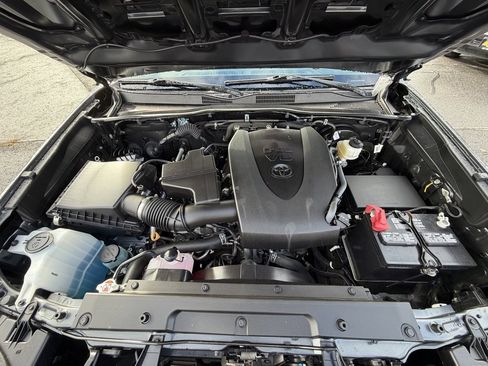 Used 2022 Toyota Tacoma TRD Sport image 14