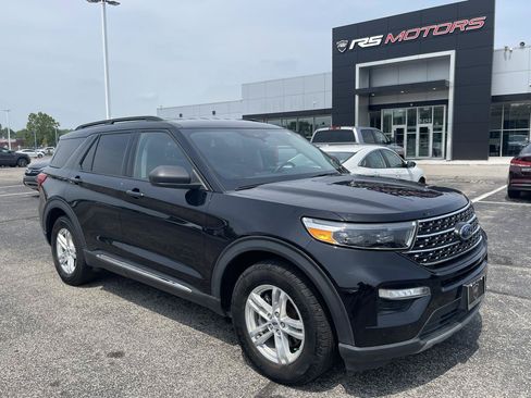 Used 2023 Ford Explorer XLT w/ Equipment Group 202A RWD image 2