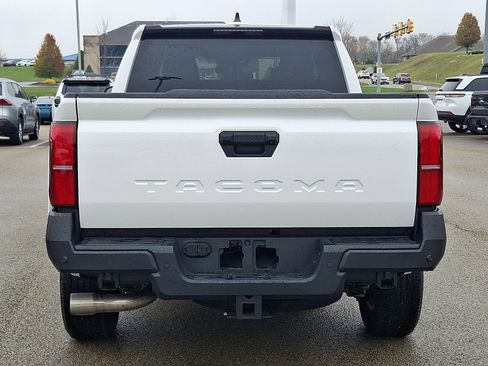 Used 2025 Toyota Tacoma SR image 5