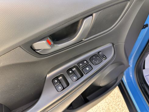 Used 2022 Hyundai Kona SE image 5