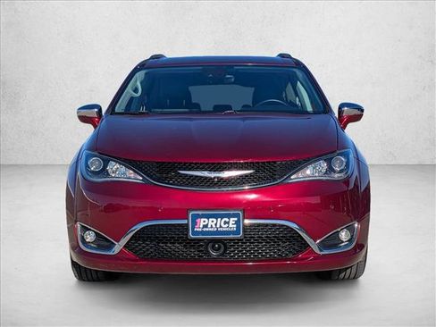 Used 2017 Chrysler Pacifica Limited image 6