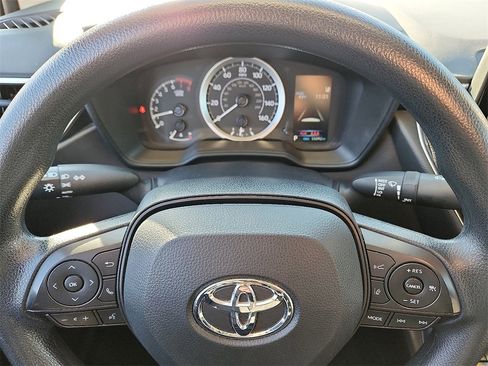 Used 2022 Toyota Corolla LE image 18