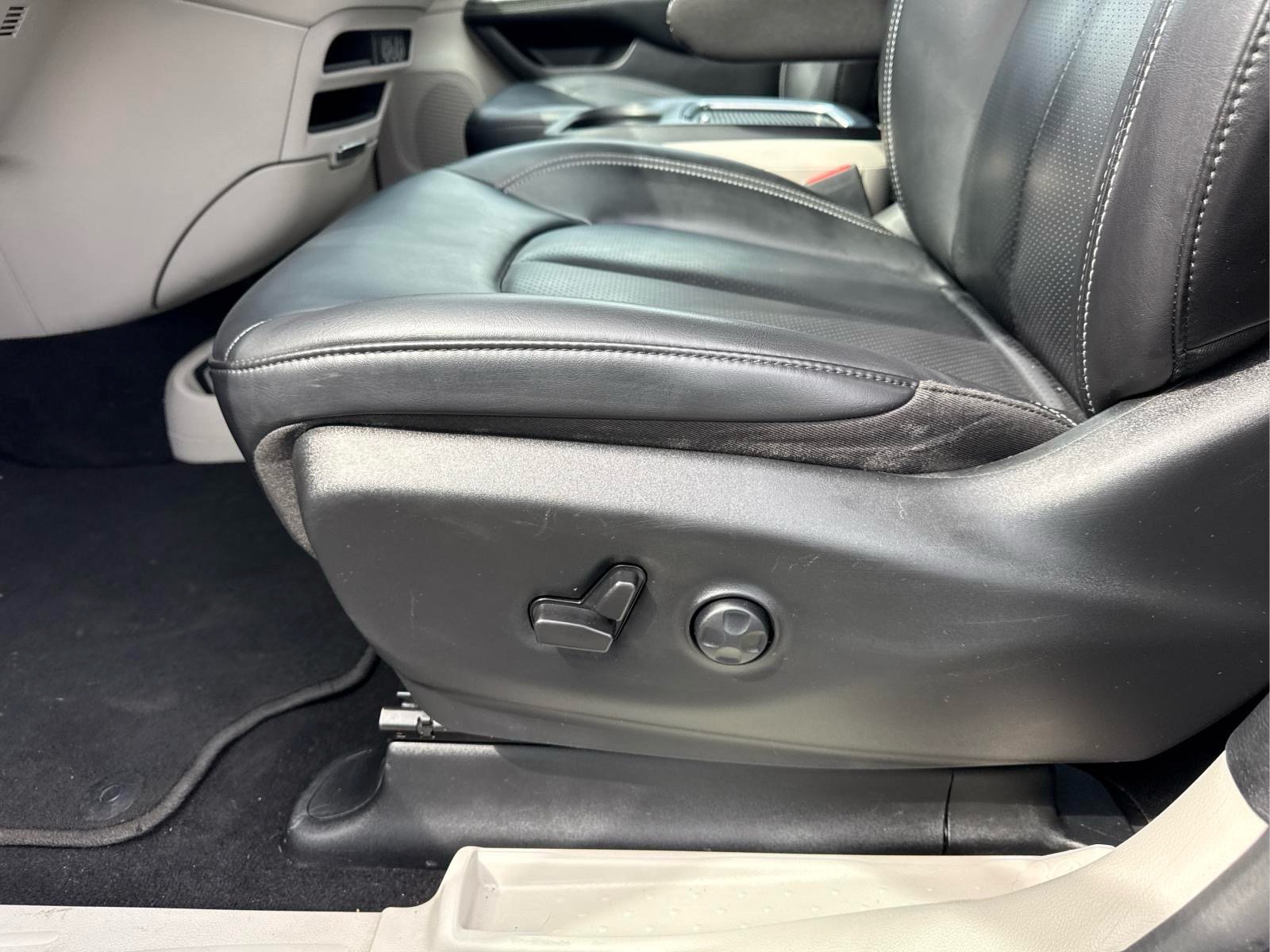 Used 2023 Chrysler Pacifica Touring-L FWD image 15