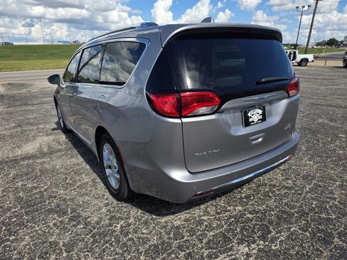 Used 2019 Chrysler Pacifica Limited FWD image 5