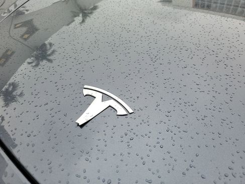 Used 2023 Tesla Model 3 Standard Range image 8