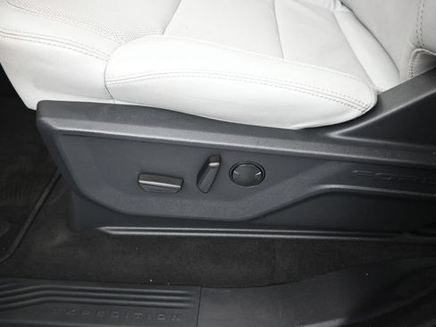 Certified 2025 Ford Expedition Max Platinum w/ Driver's Package AWD/4WD image 12