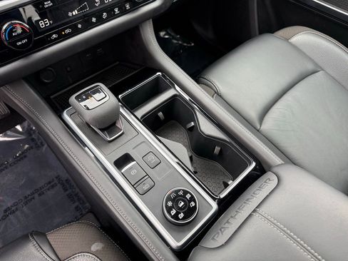 Used 2024 Nissan Pathfinder SL w/ SL Premium Package image 13