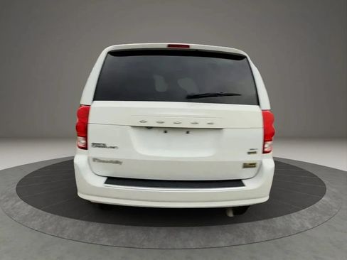 Used 2019 Dodge Grand Caravan SXT FWD image 5