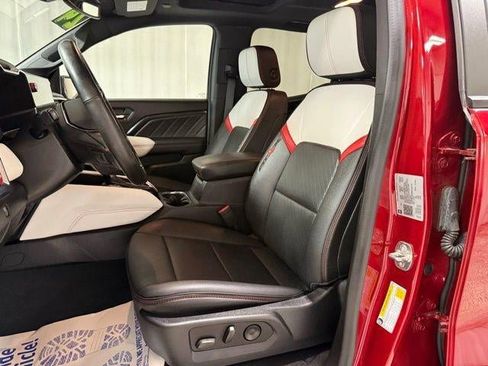 Used 2024 GMC Canyon AT4X image 17