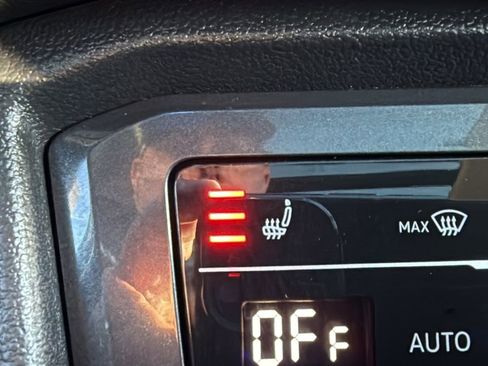 Used 2022 Volkswagen Tiguan SE w/ Panoramic Sunroof Package image 25