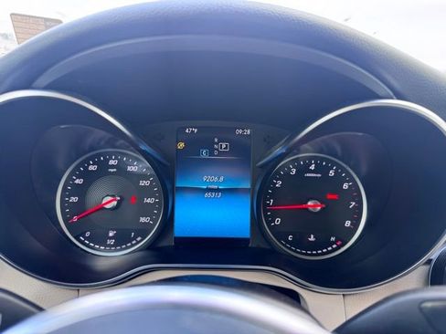 Used 2021 Mercedes-Benz GLC 300 4MATIC image 3
