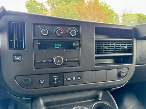 Used 2014 Chevrolet Express 2500 RWD image 15